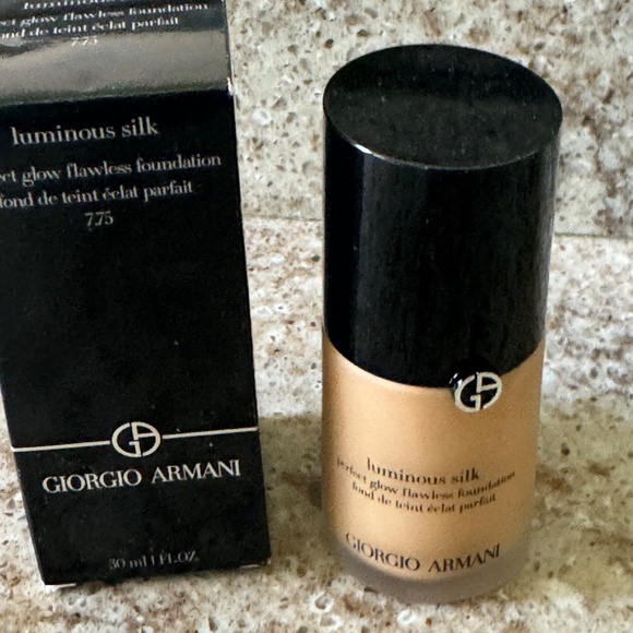 GIORGIO ARMANI LUMINOUS SILK FOUNDATION 7.75 COLOR BRAND NEW 30ML 1 FL OZ. BRAND